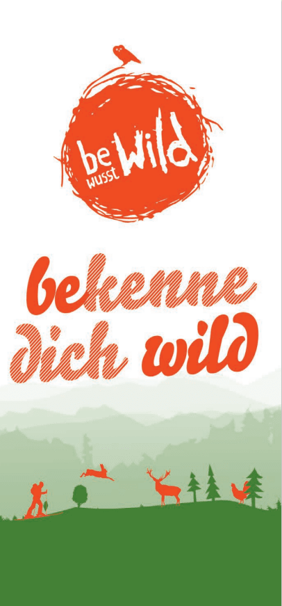 Logo mit Aufruf „bekenne dich wild“: Roter Kreis mit Schriftzug „beWild“ und Vogel, darunter grüne Landschaft mit schematischen Tieren wie Reh und Fuchs. Kampagne zur Naturverbundenheit.